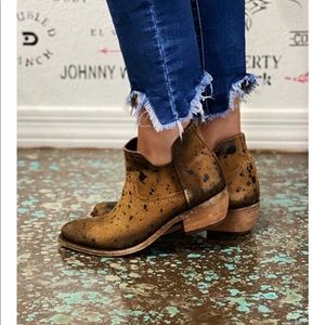 Liberty Black Distressed Booties Carnaza Pisco